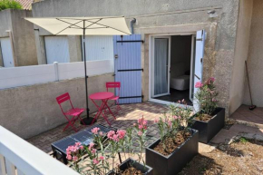 Studio avec piscine